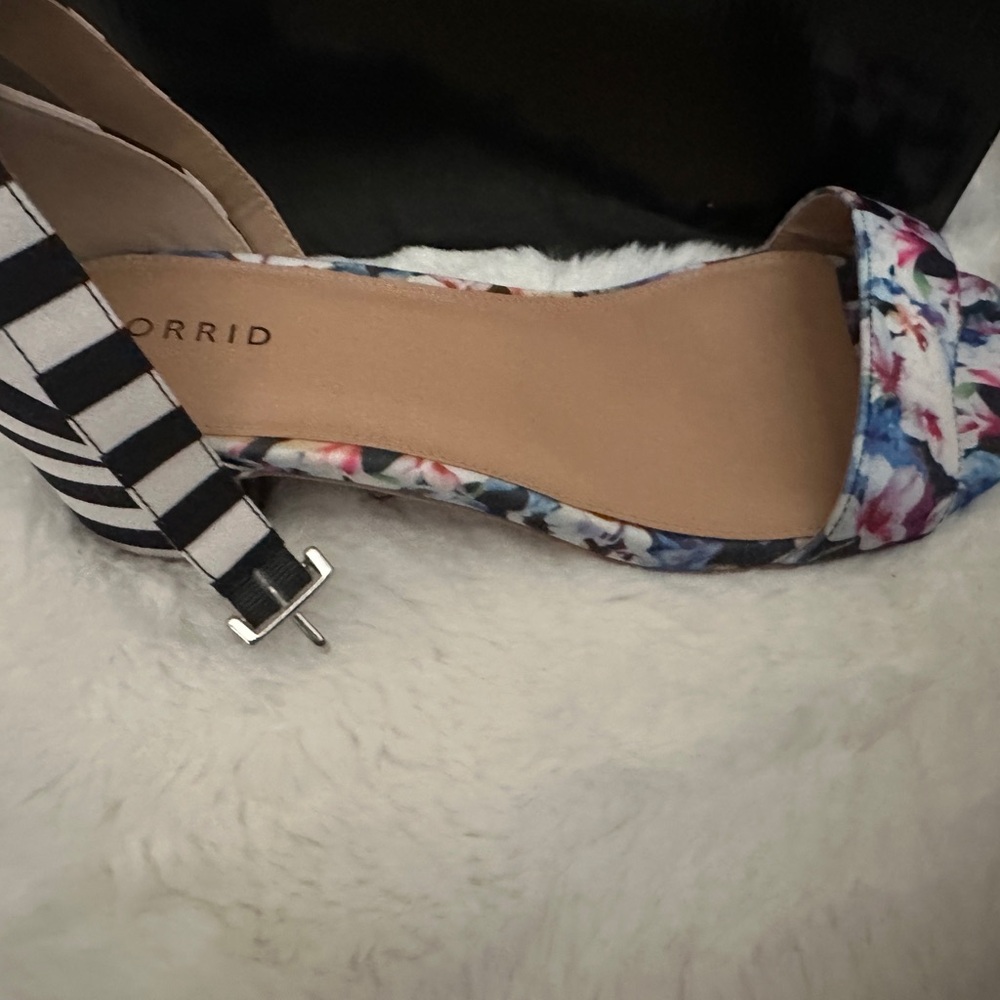 Size 13 brand new floral print low block heel